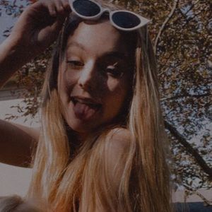 Meet your Posher, Isabel